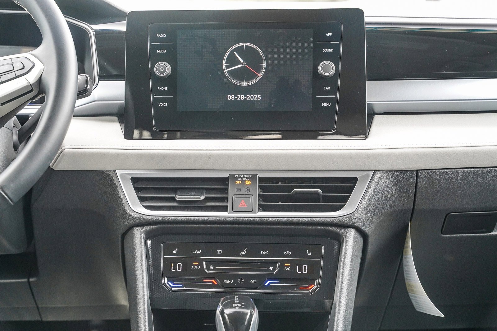 Certified 2025 Volkswagen Taos SE image 13