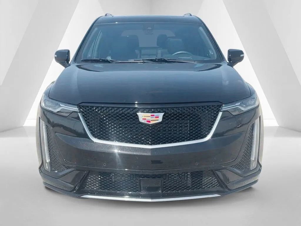 Used 2025 Cadillac XT6 Sport w/ Technology Package image 2