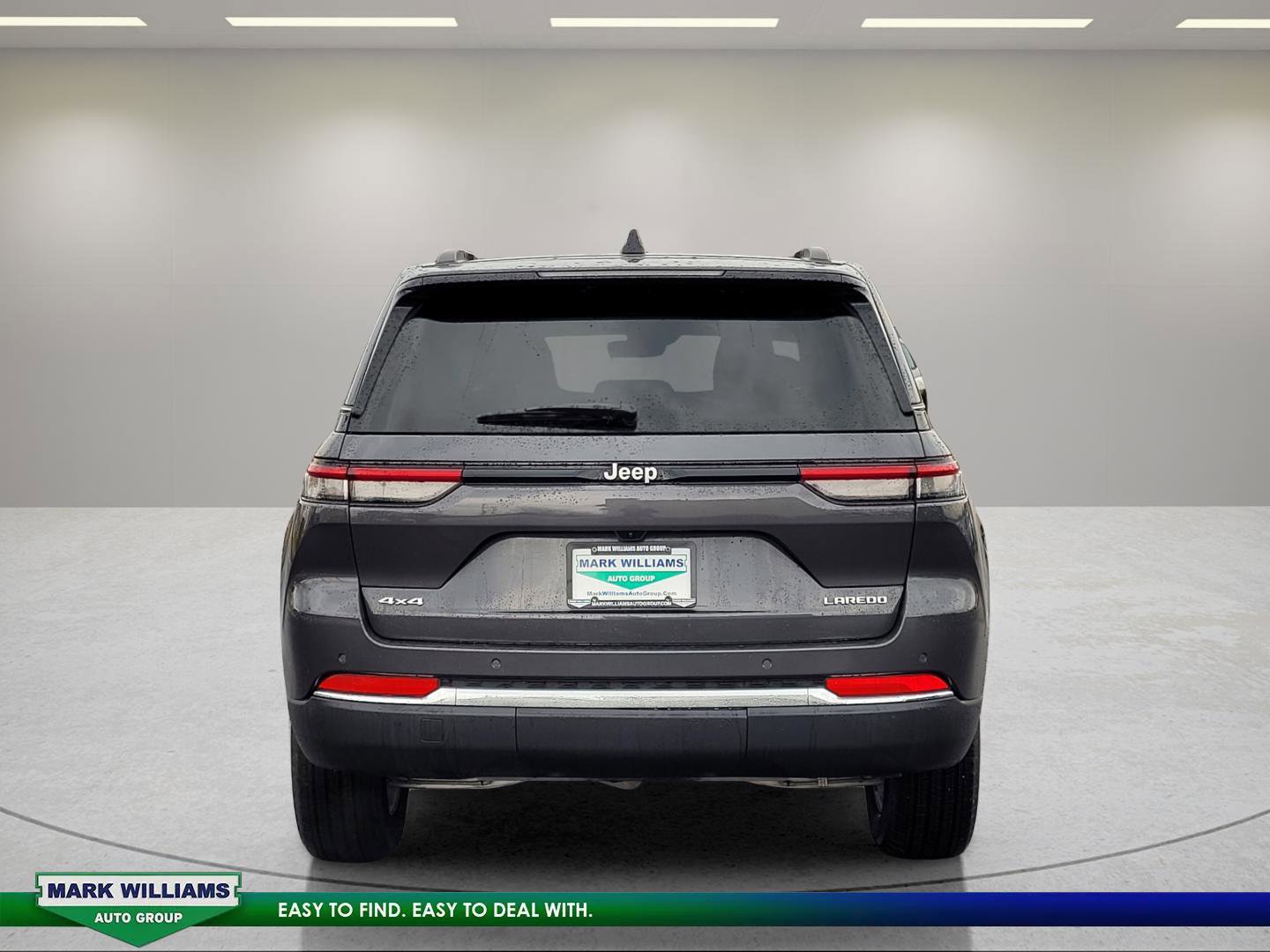 Used 2025 Jeep Grand Cherokee Laredo X image 5