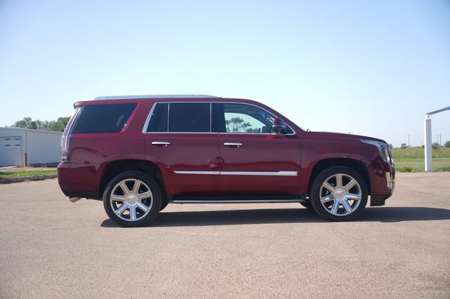 Used 2018 Cadillac Escalade Luxury AWD/4WD image 2