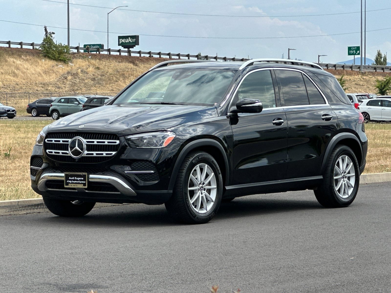 Used 2025 Mercedes-Benz GLE 350 4MATIC w/ Driver Assistance Package image 7
