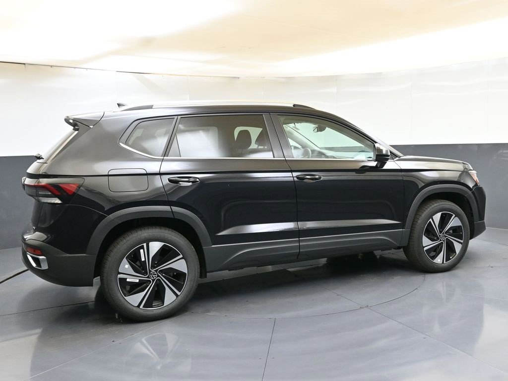 New 2025 Volkswagen Taos SE image 6