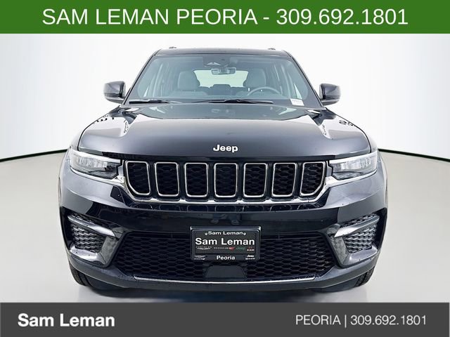 New 2025 Jeep Grand Cherokee Laredo image 2