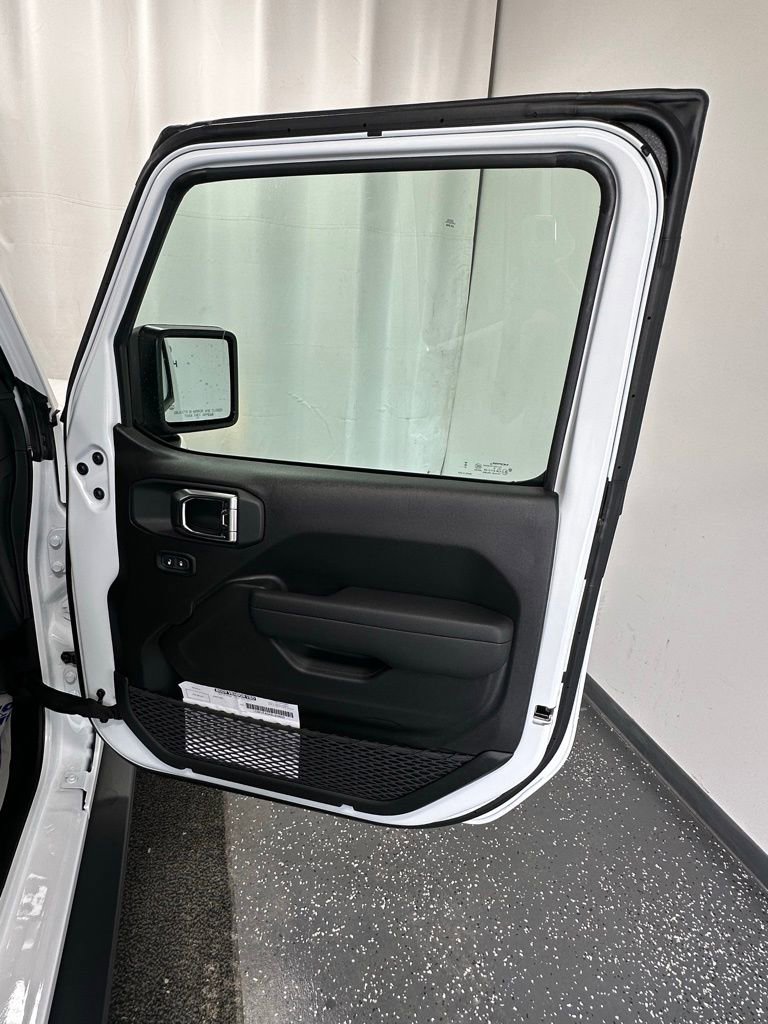 New 2025 Jeep Gladiator Sport AWD/4WD image 17