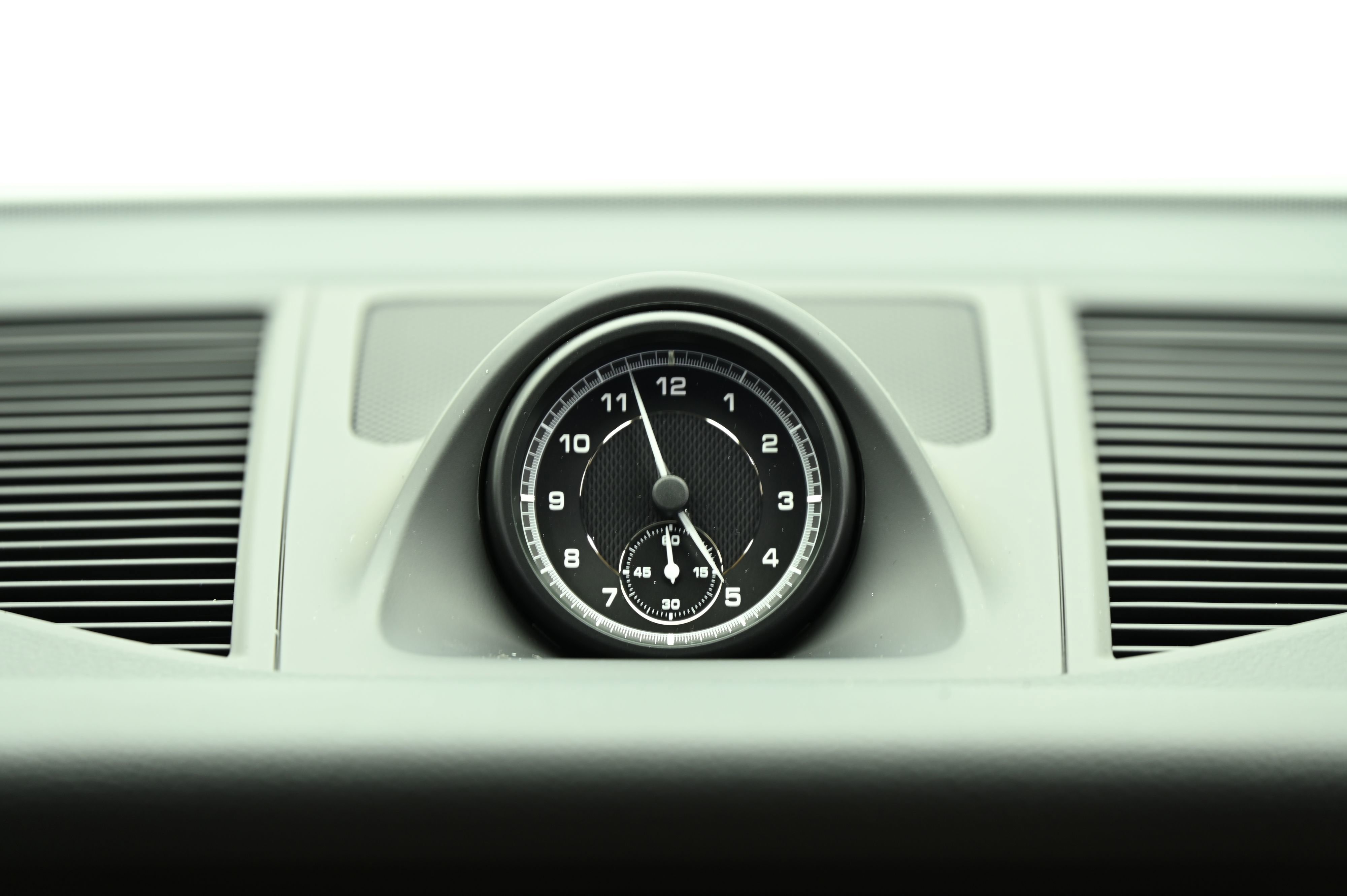 Used 2025 Porsche Macan image 42