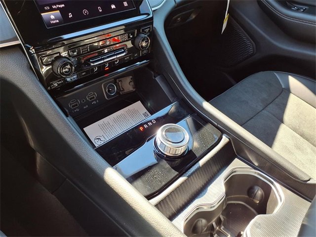 New 2025 Jeep Grand Cherokee L Altitude image 15