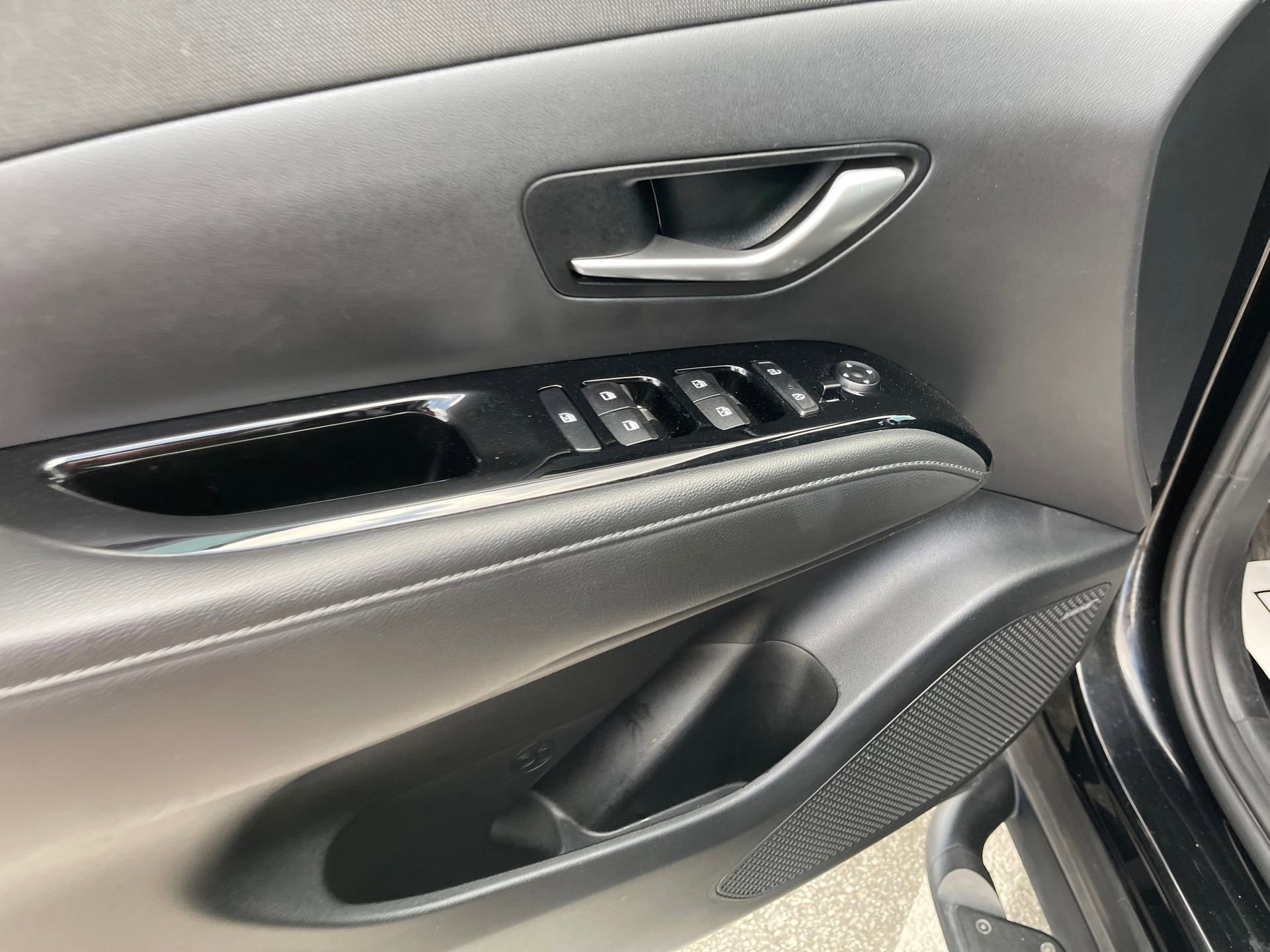 Used 2023 Hyundai Santa Cruz Limited w/ Tow & Go Package image 12