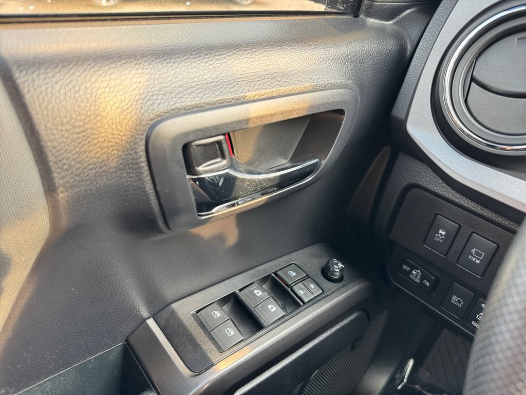 Certified 2020 Toyota Tacoma TRD Sport w/ TRD Premium Sport Package AWD/4WD image 11