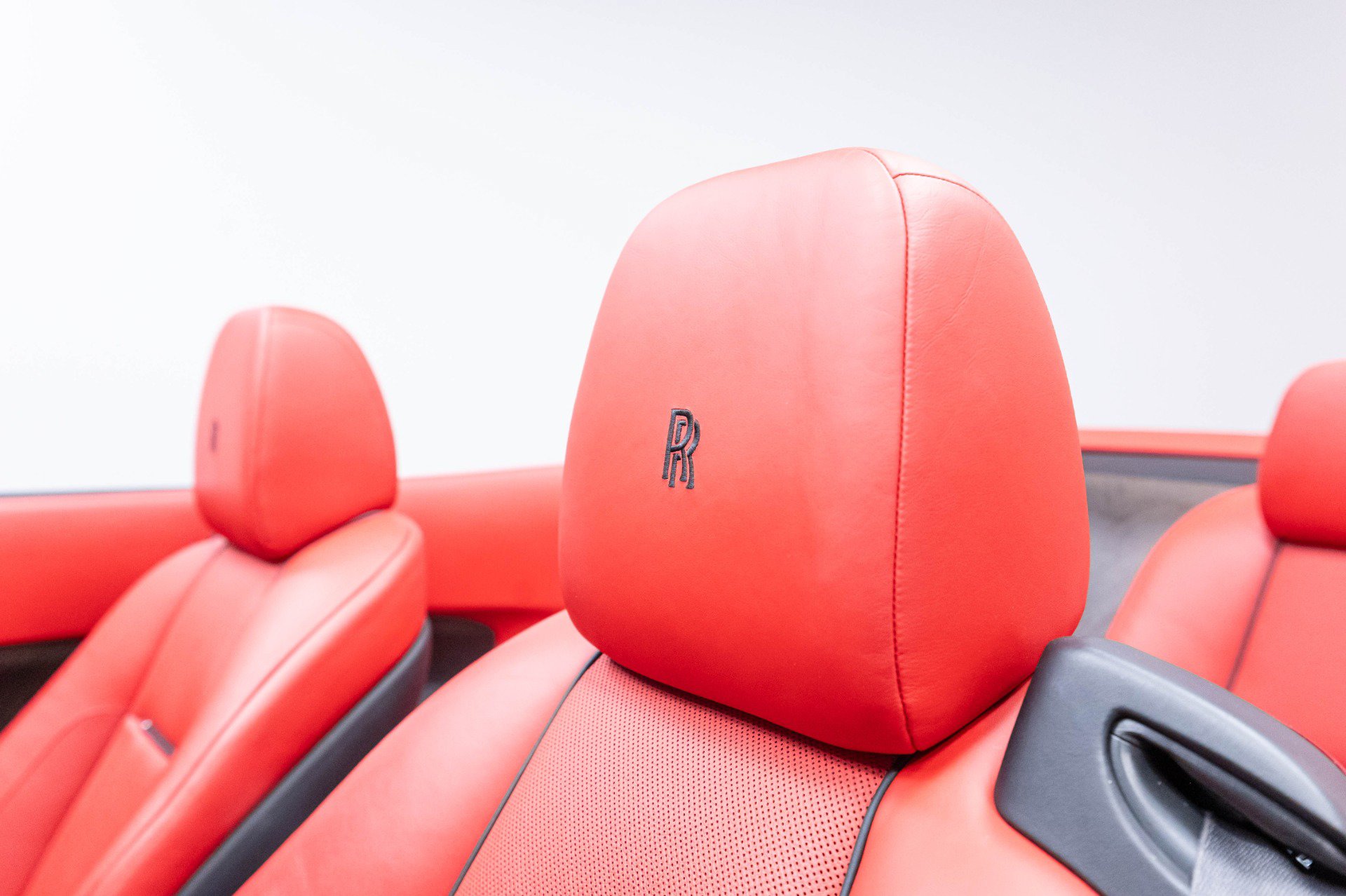 Used 2017 Rolls-Royce Dawn RWD image 15
