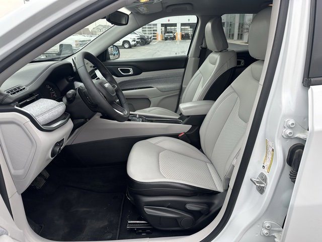 Used 2022 Jeep Compass Latitude image 2