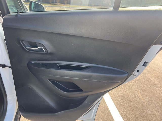 Used 2017 Chevrolet Trax LT w/ LT Convenience Package image 12