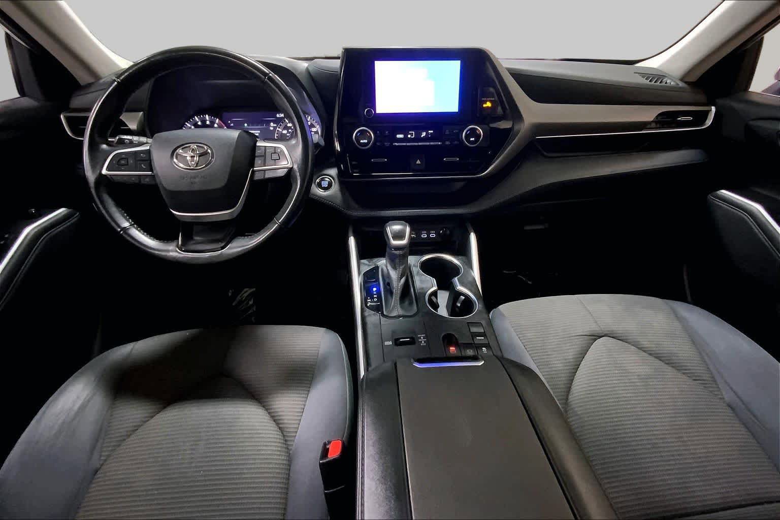 Used 2023 Toyota Highlander LE FWD image 16