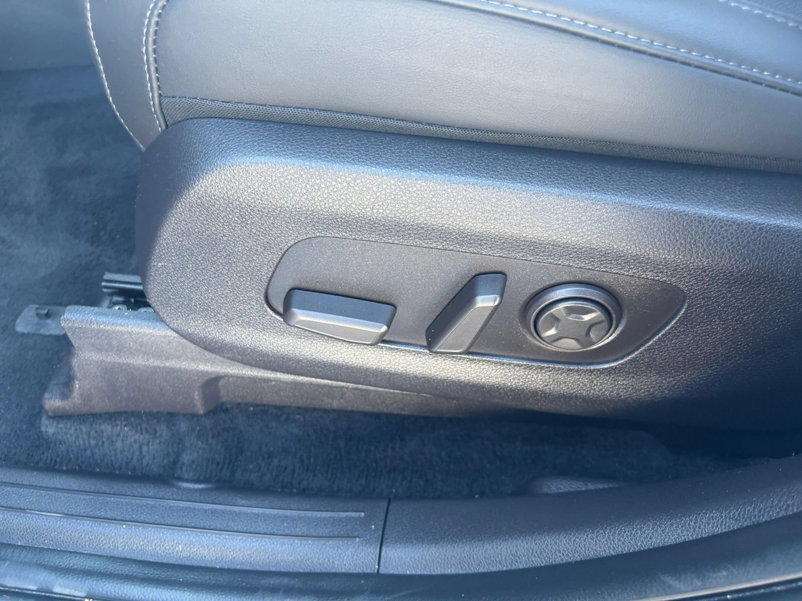 Used 2026 Kia Carnival FWD image 23