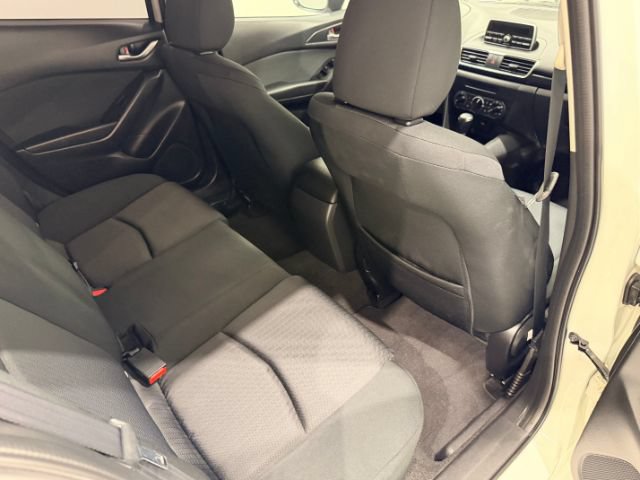 Used 2015 MAZDA MAZDA3 i SV FWD image 34