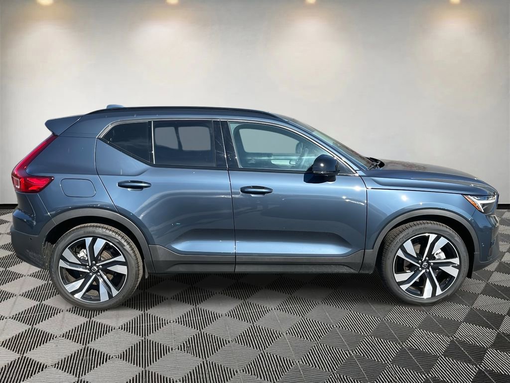 New 2026 Volvo XC40 B5 Ultra w/ Climate Package image 2