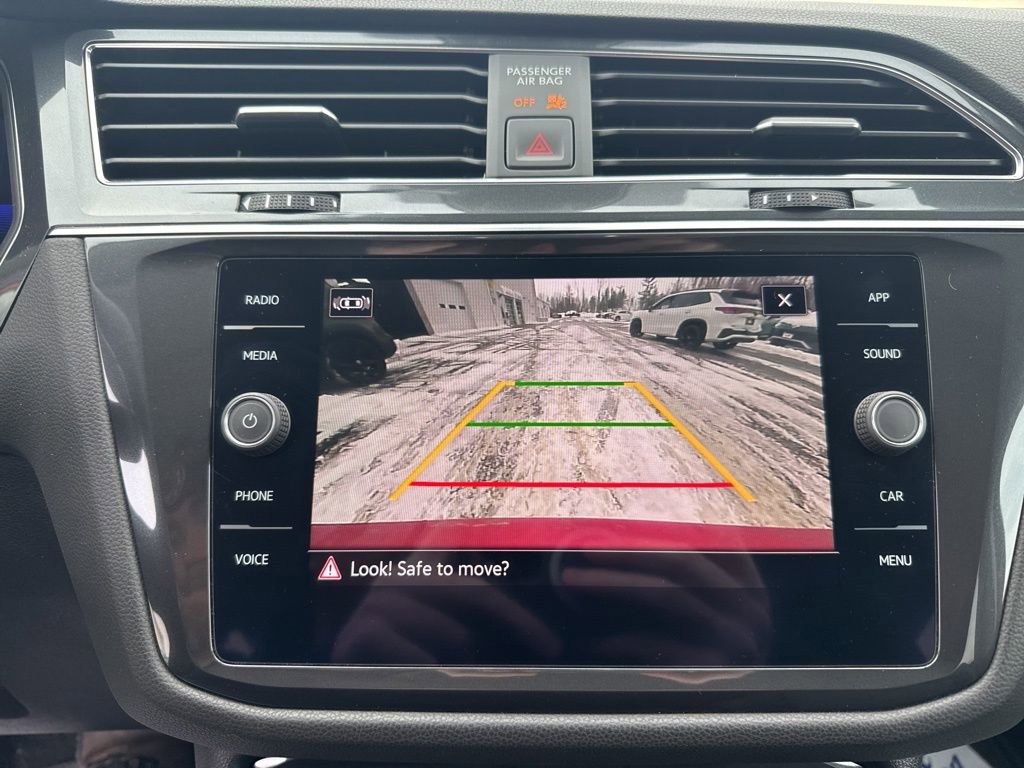 Used 2022 Volkswagen Tiguan SE w/ Panoramic Sunroof Package image 23
