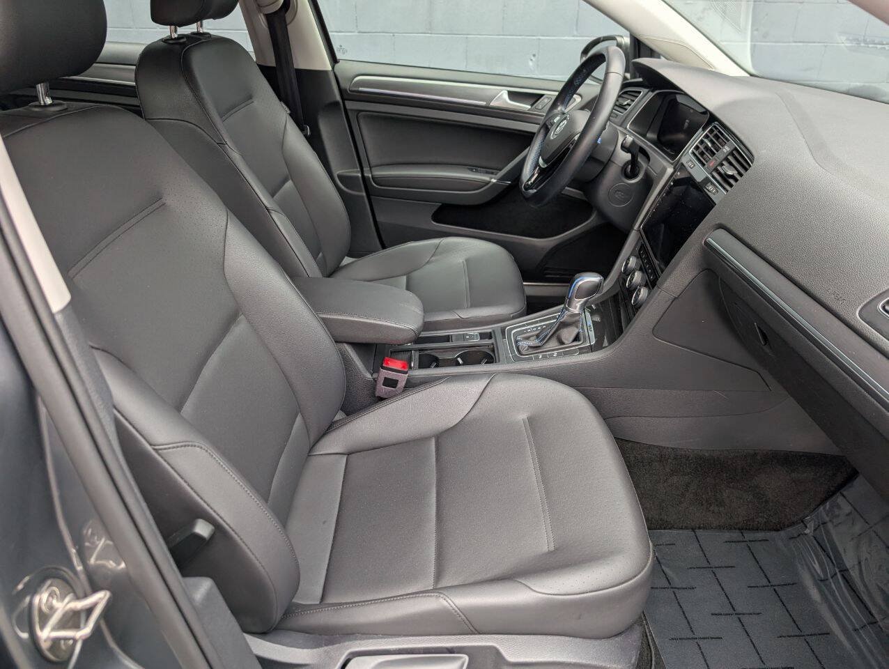 Used 2019 Volkswagen e-Golf SEL Premium FWD image 8
