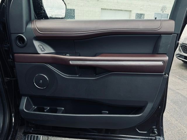 Used 2024 Ford Expedition Limited image 19