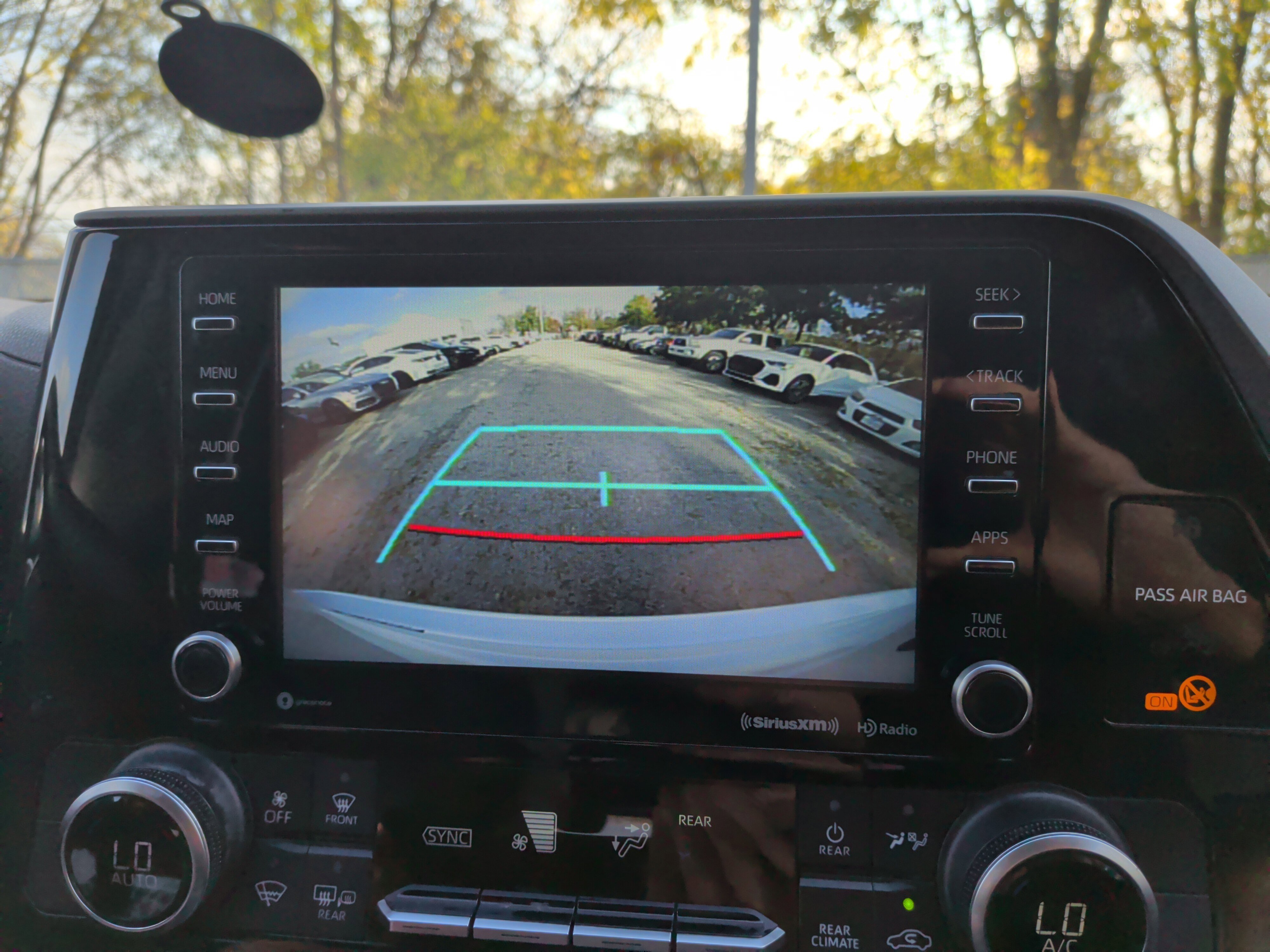 Used 2021 Toyota Highlander LE image 24