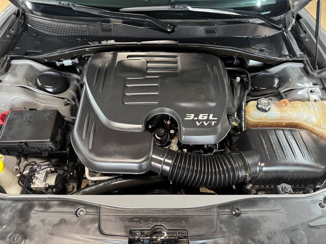 Used 2018 Dodge Charger SXT RWD image 36