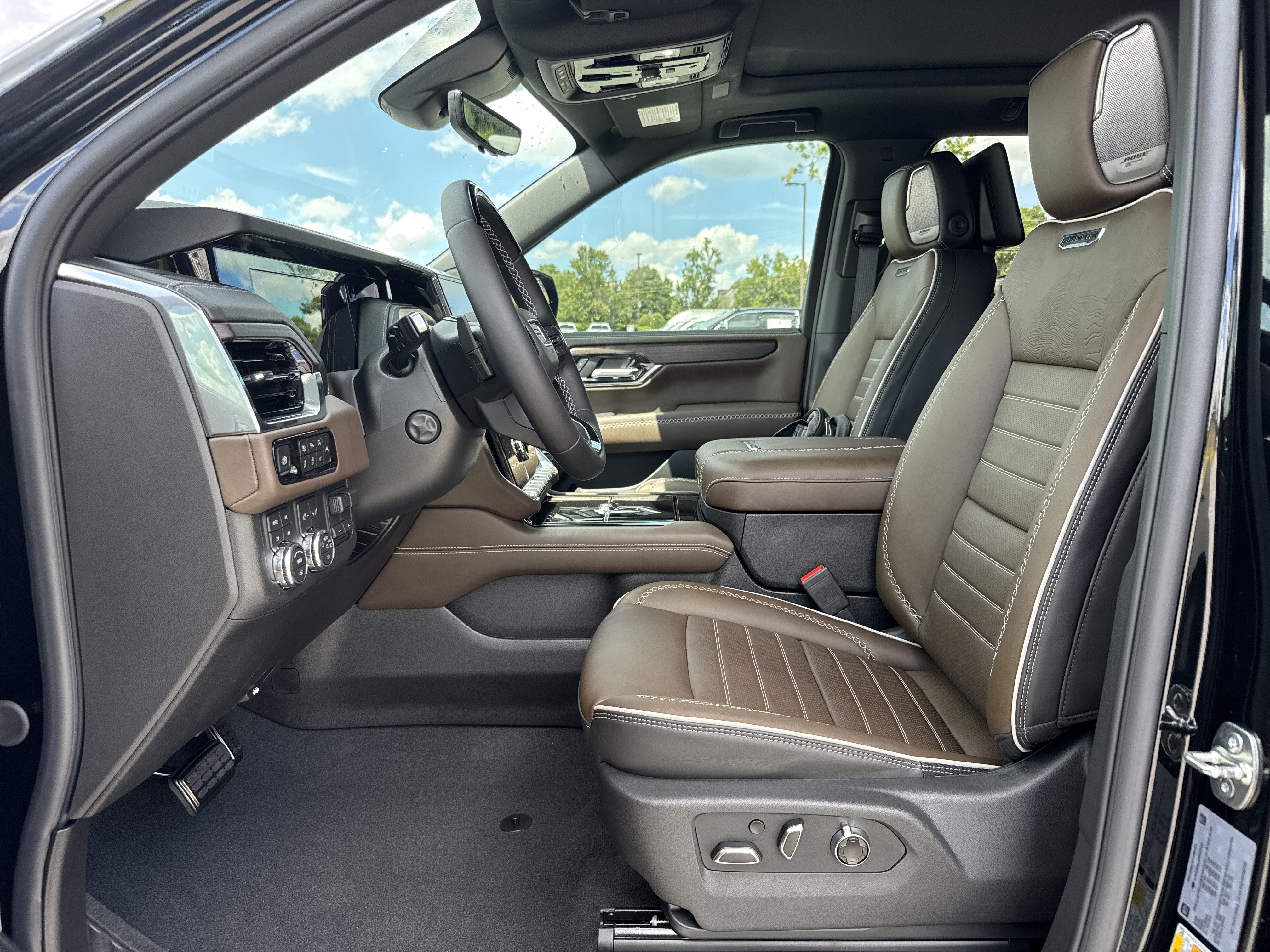 New 2026 GMC Yukon XL Denali Ultimate AWD/4WD image 16