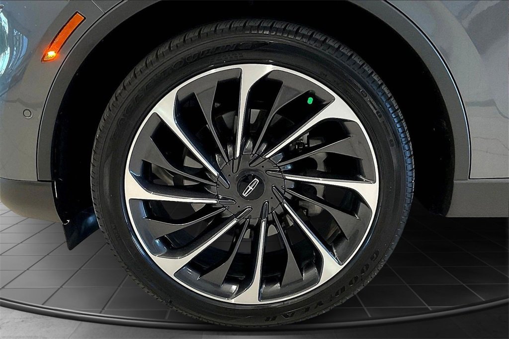 Used 2024 Lincoln Aviator Reserve w/ Equipment Group 201A image 9