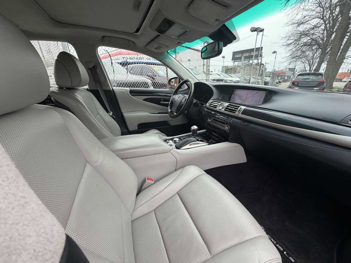 Used 2016 Lexus LS 460 AWD image 21