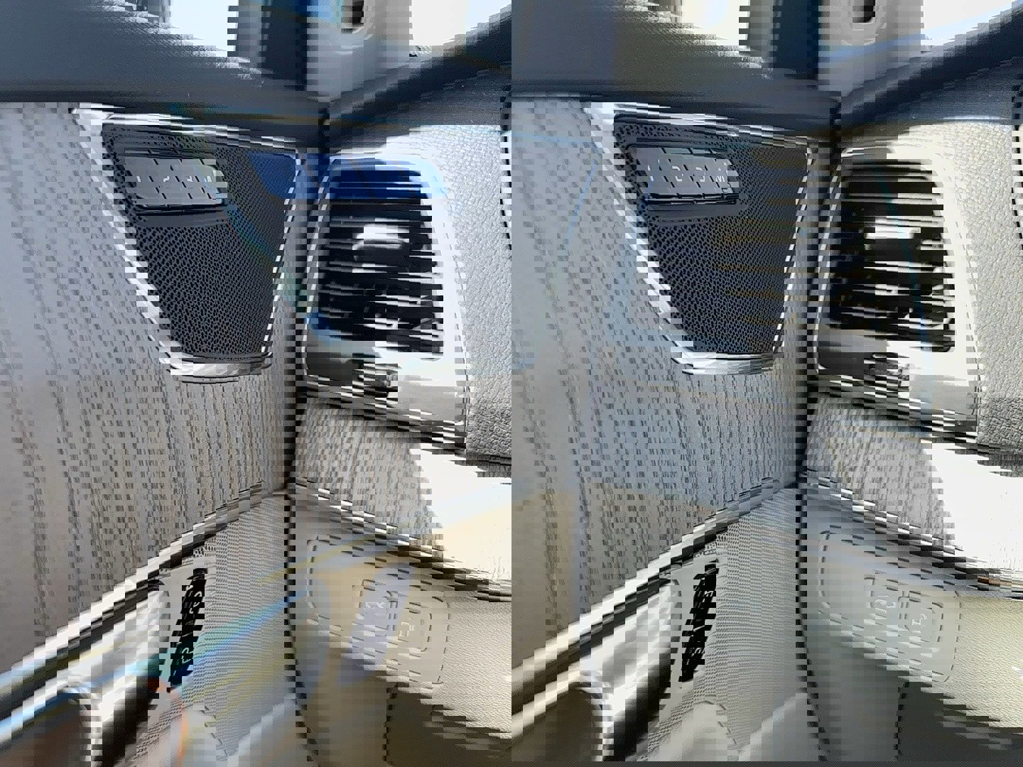 New 2025 Volvo XC90 T8 Core w/ Climate Package image 20