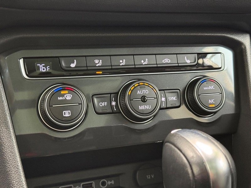 Used 2020 Volkswagen Tiguan SE image 18