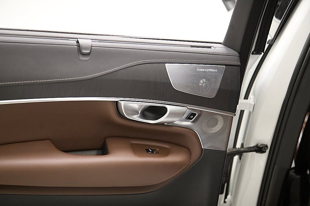 Certified 2024 Volvo XC90 T8 Ultimate w/ Protection Package image 21