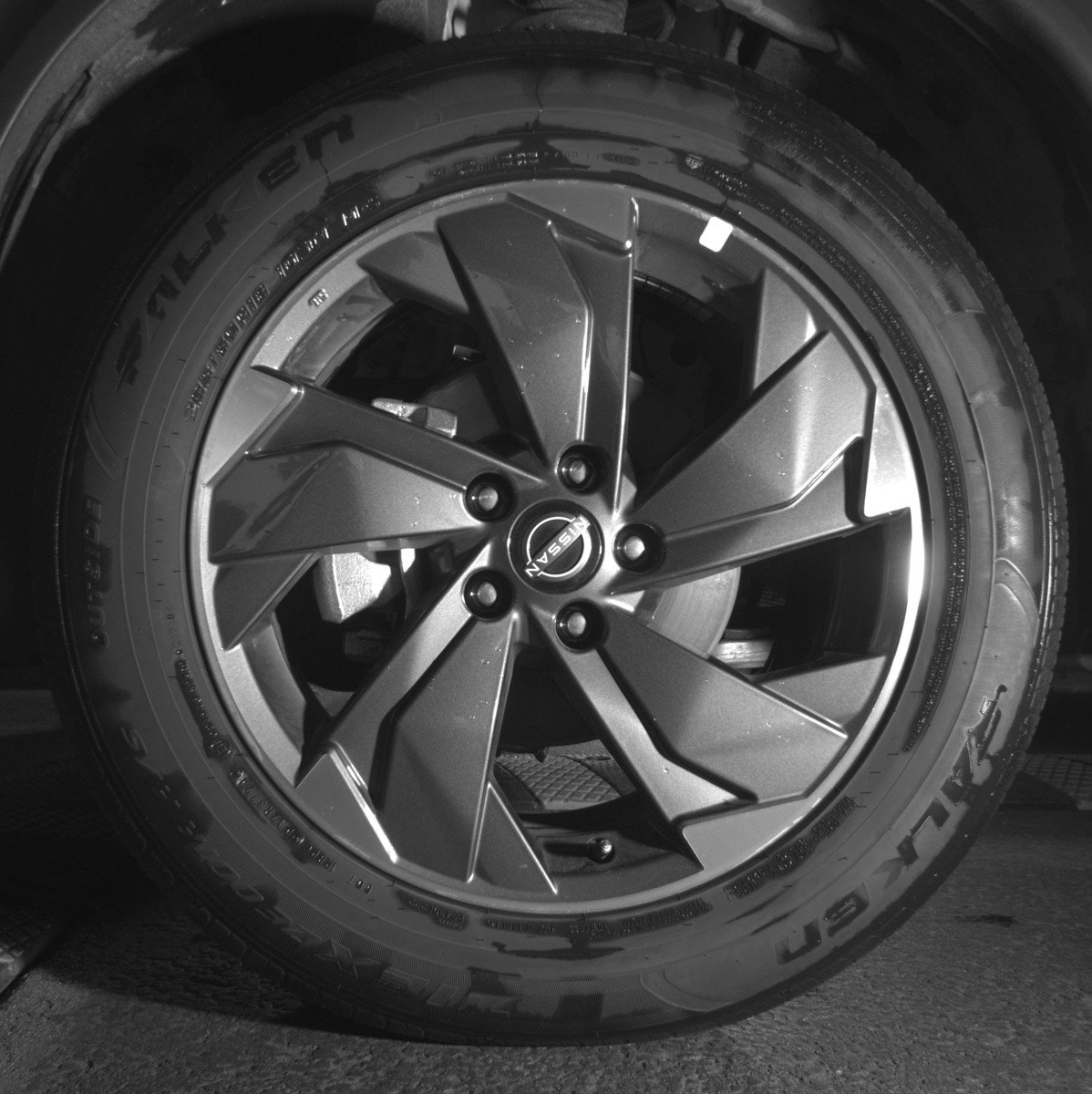 Used 2025 Nissan Rogue SV image 12