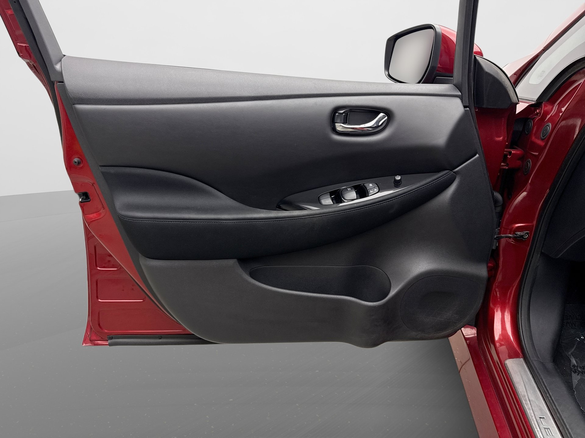 Used 2019 Nissan Leaf SV w/ SV Technology Package FWD image 9