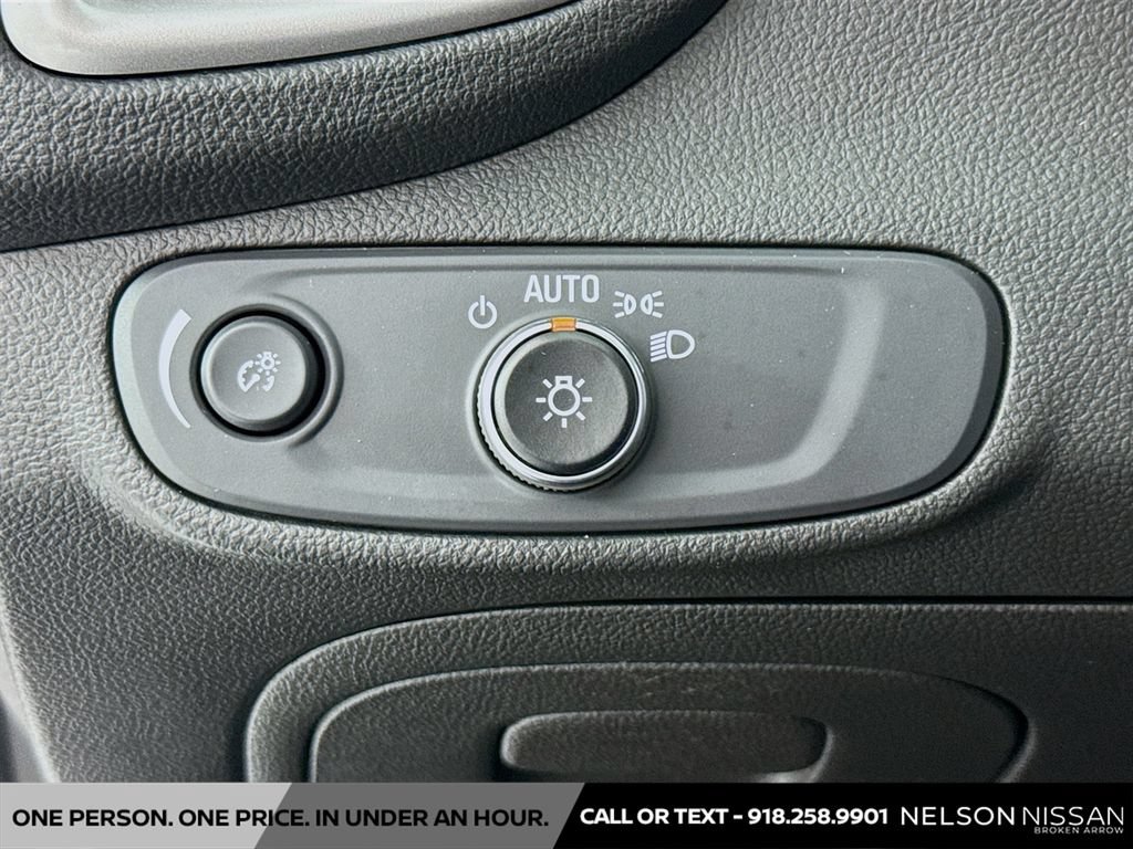 Used 2020 Chevrolet Trax LT w/ LT Convenience Package AWD/4WD image 10