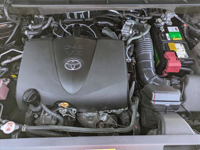 Used 2021 Toyota Highlander XLE FWD image 24