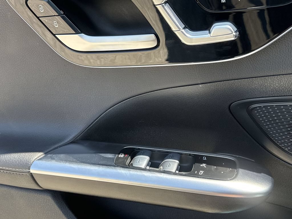 Used 2022 Mercedes-Benz C 300 Sedan image 15