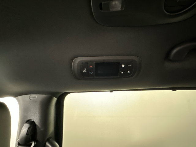 New 2027 Chrysler Pacifica Select FWD image 18