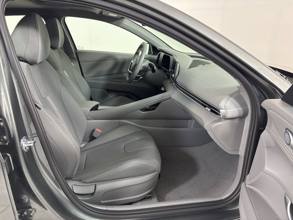 New 2026 Hyundai Elantra SEL Sport Premium FWD image 12