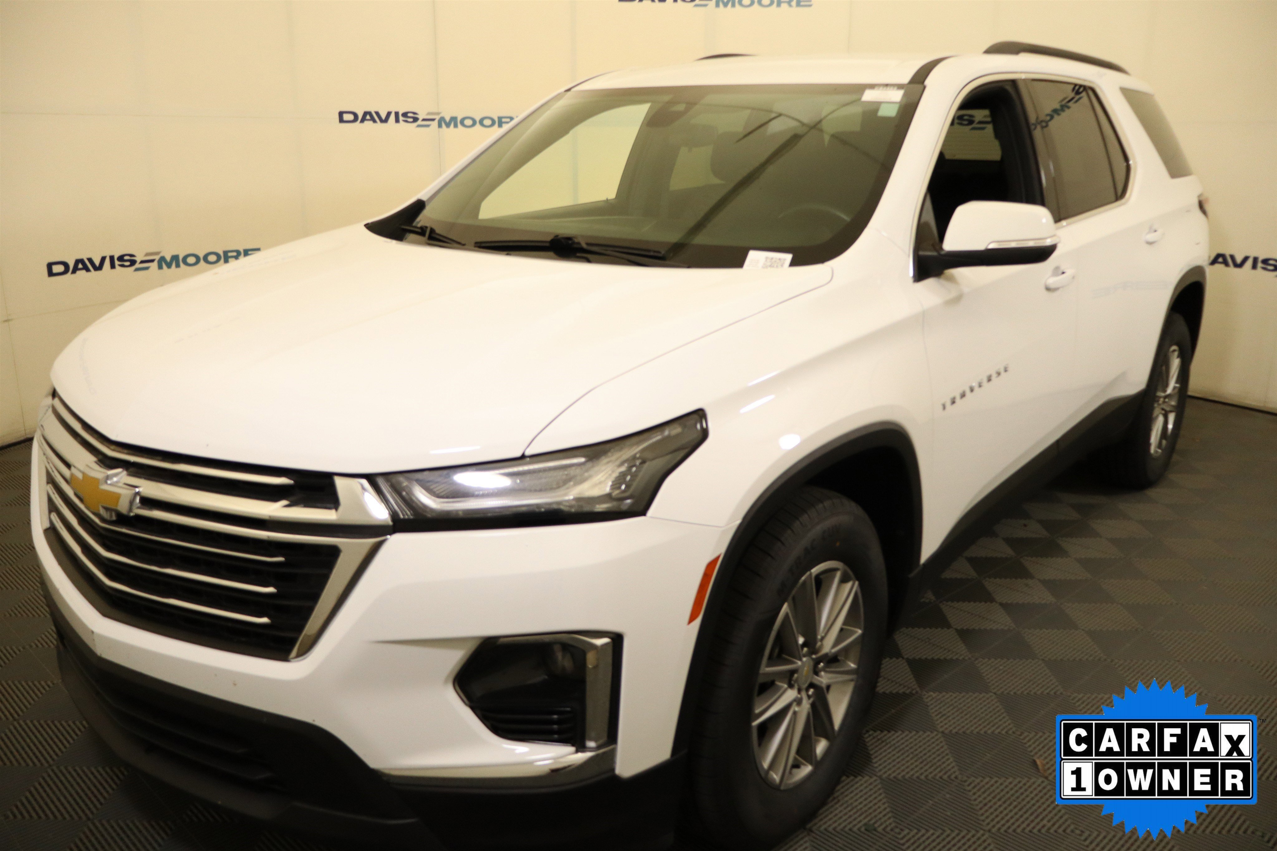 Used 2023 Chevrolet Traverse LT FWD image 12