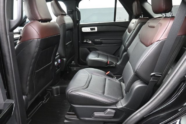 Used 2023 Ford Explorer Platinum w/ Technology Package AWD/4WD image 22