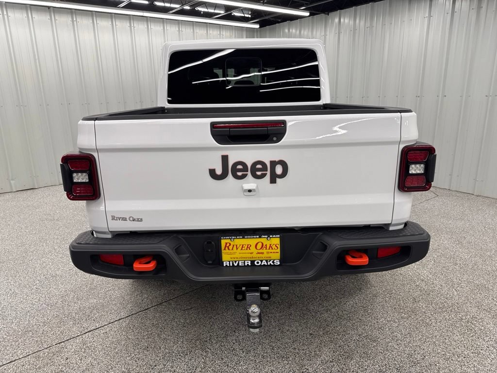 Used 2025 Jeep Gladiator Mojave w/ Convenience Group AWD/4WD image 5