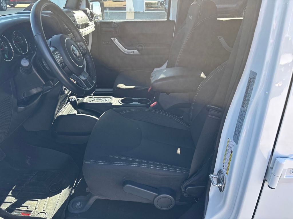 Used 2018 Jeep Wrangler Unlimited Sahara w/ Connectivity Group image 9