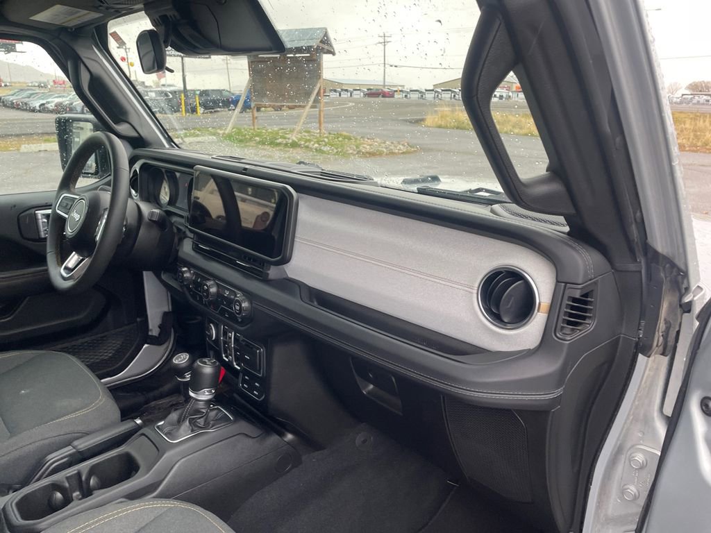 Used 2024 Jeep Wrangler Sahara image 16