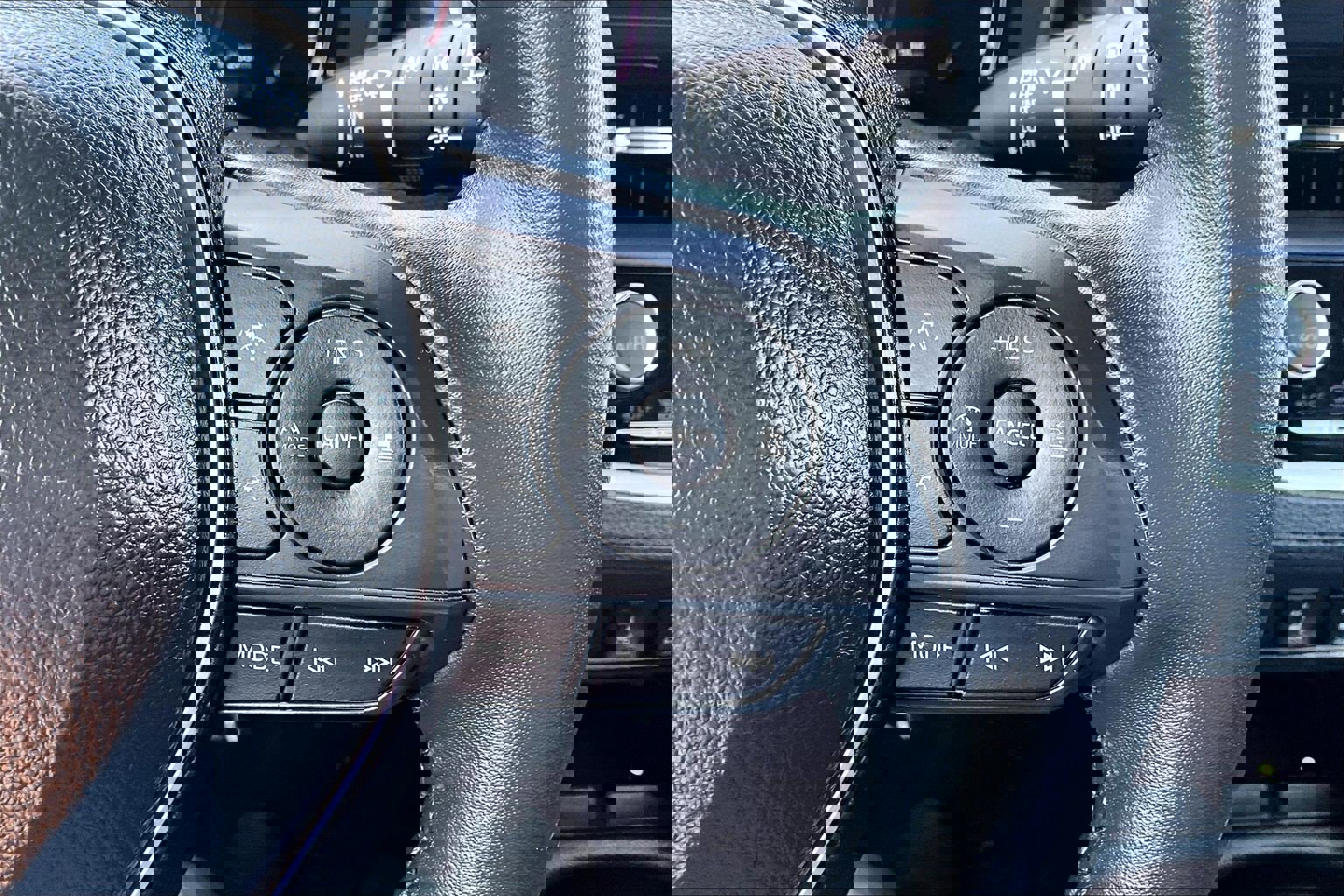 Used 2025 Toyota Corolla Cross XLE image 18