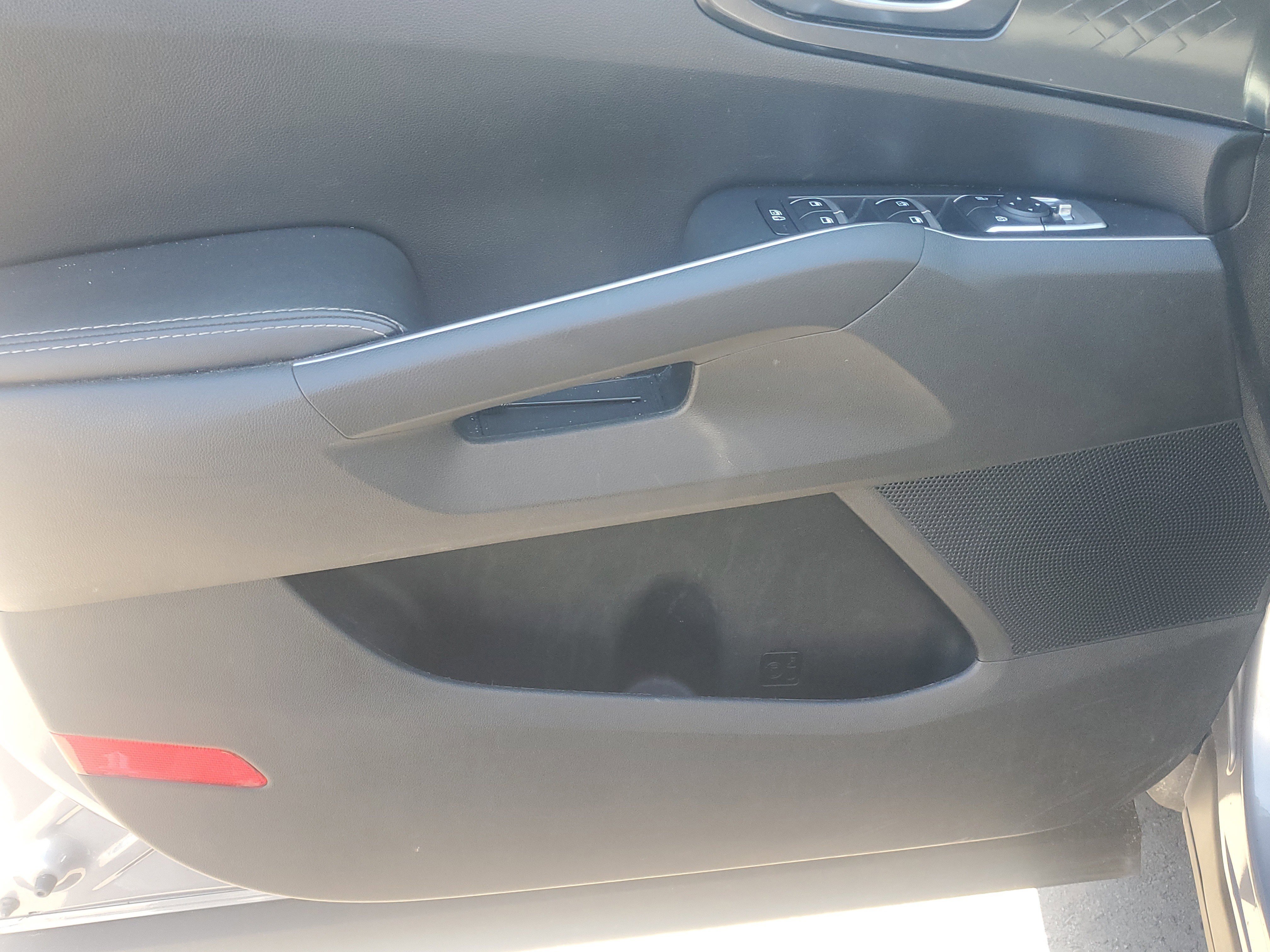 Used 2023 Kia Sorento LX image 9