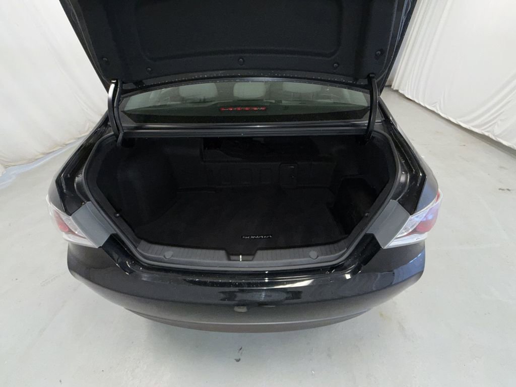 Used 2015 Hyundai Sonata Limited w/ Option Group 02 FWD image 16