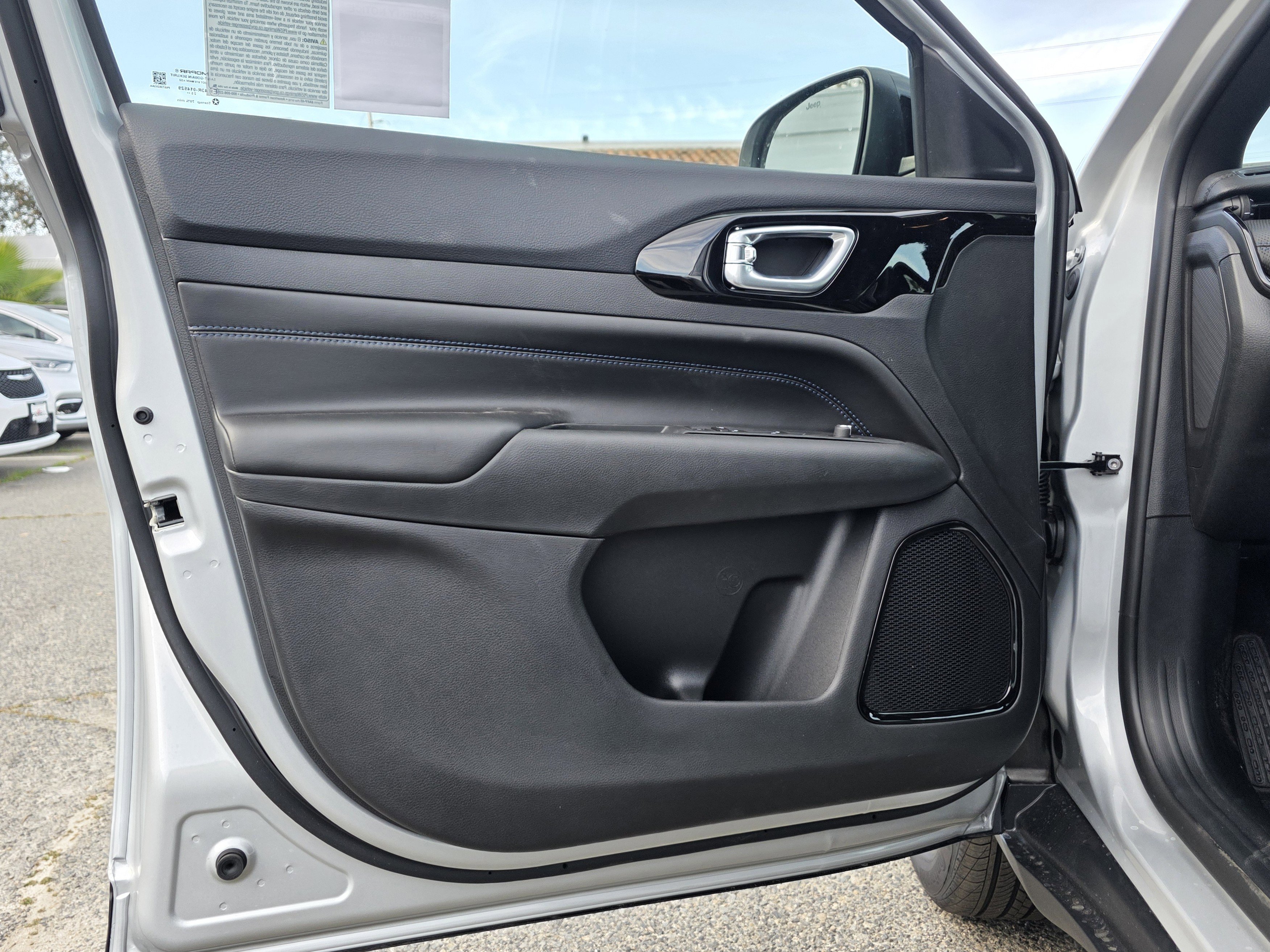 New 2026 Jeep Compass Latitude image 9