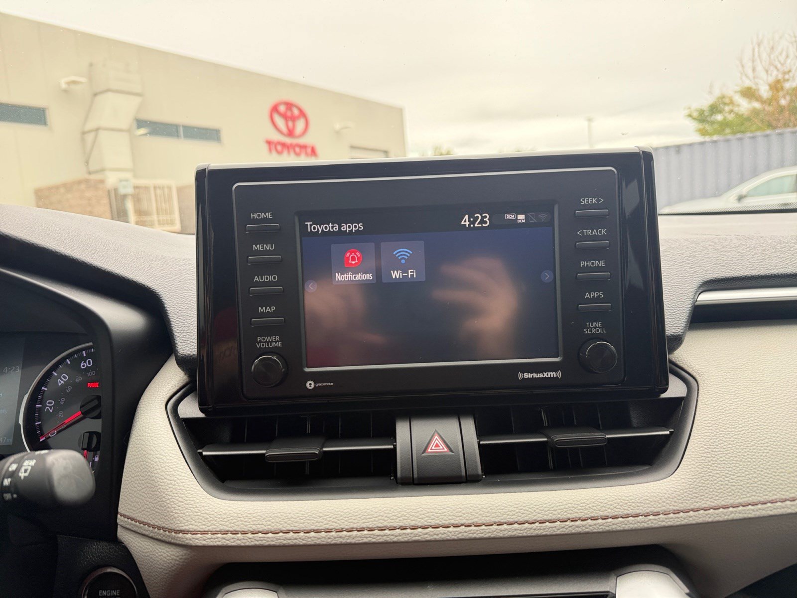 Used 2021 Toyota RAV4 XLE AWD/4WD image 25