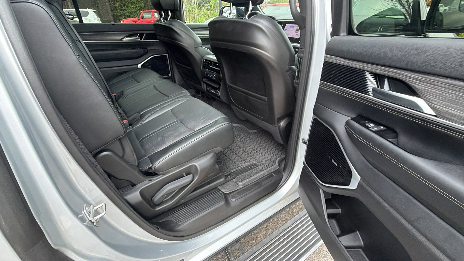 Used 2024 Jeep Wagoneer Series III w/ Premium Group I image 22