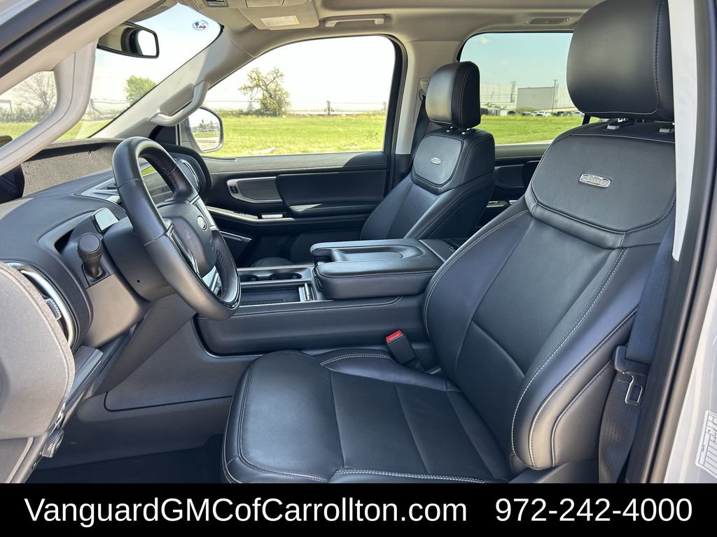 Used 2025 Ford Expedition Platinum image 27