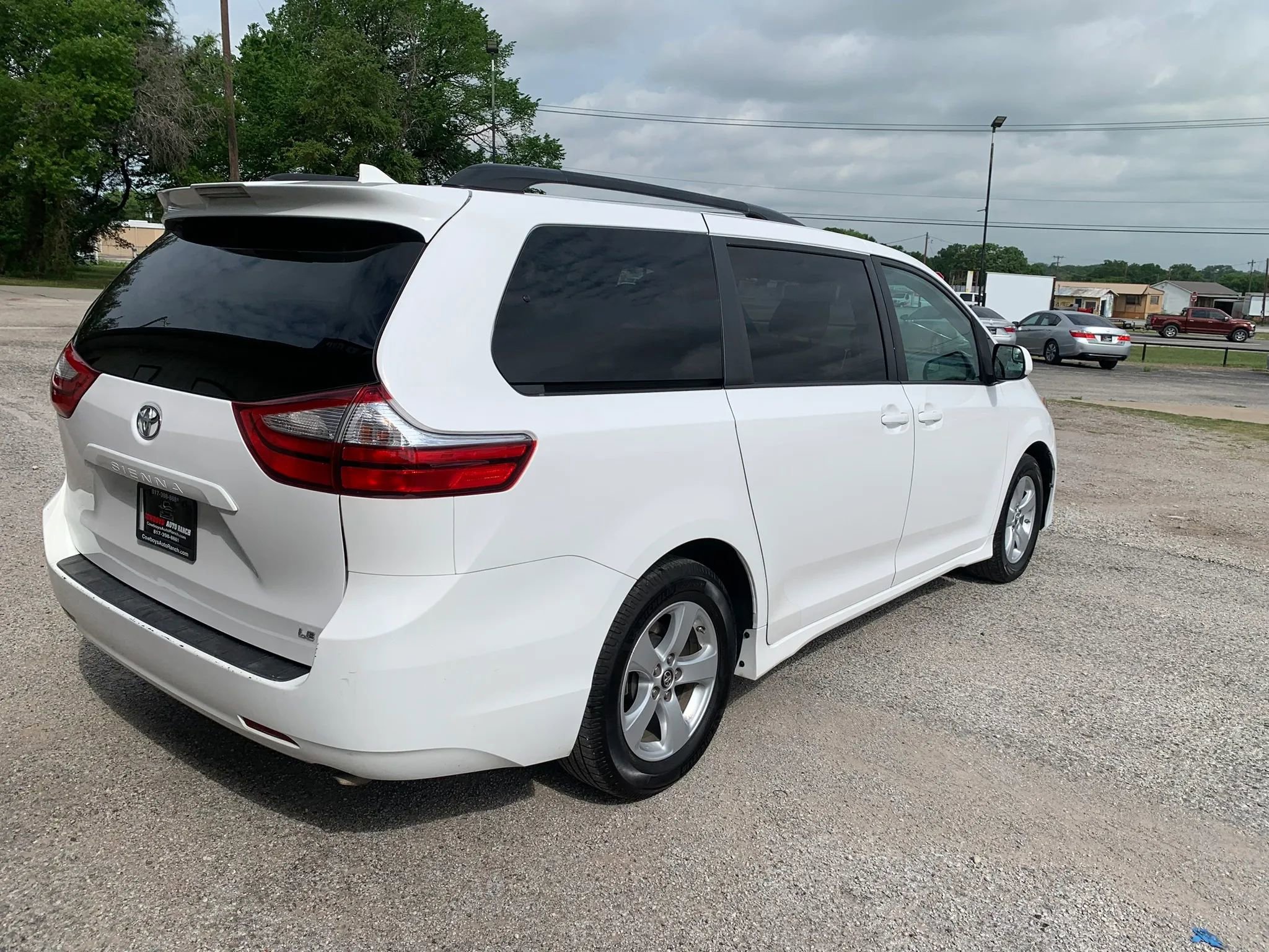 Used 2019 Toyota Sienna LE FWD image 4